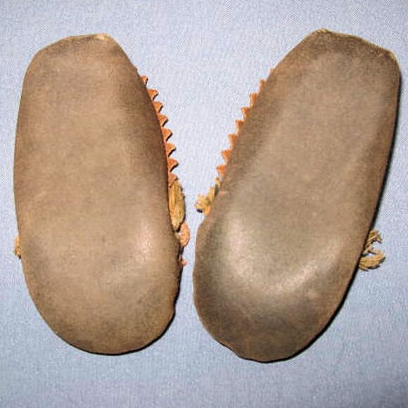 2 PAIRS CHILD BEADED MOCASINS, VINTAGE WESTERN DECOR, NATIVE AMERICAN - Picture 5 of 8